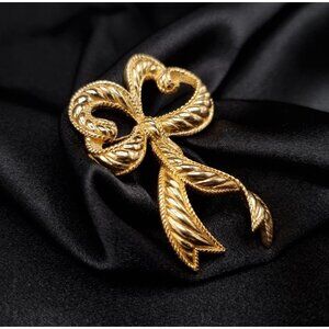 Vintage 1980s-1990s Christian Dior Gold-Tone Bow Brooch